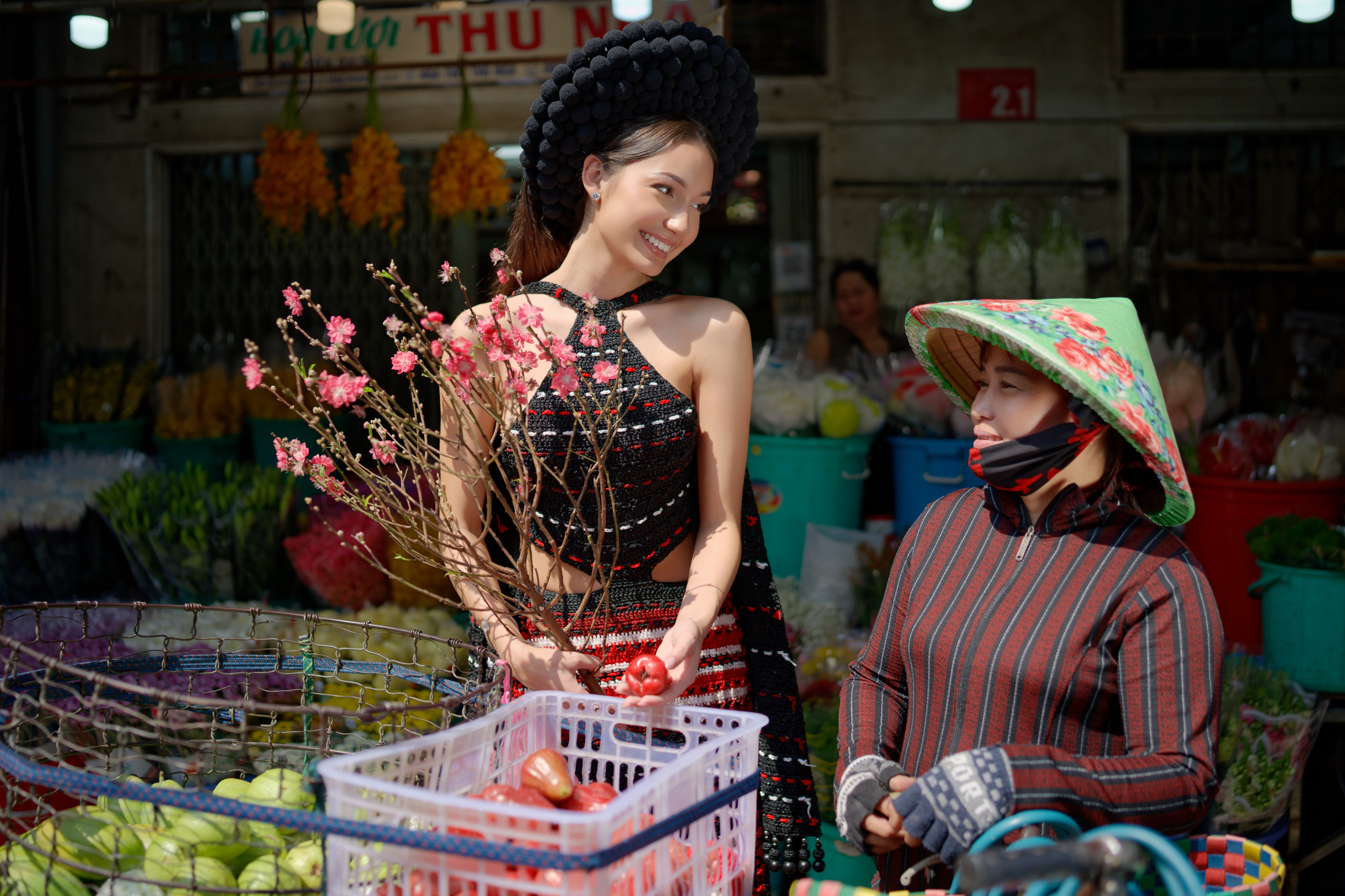 3 Hoa hậu ngoại quốc duyên dáng trong tà áo dài Việt- Ảnh 11.
