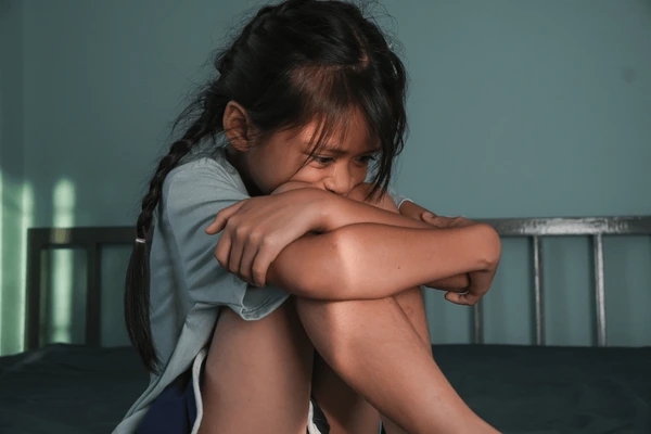 Thiên vị cha mẹ gây tổn thương lâu dài cho con cái , cần thay đổi Ngay - Ảnh 1.