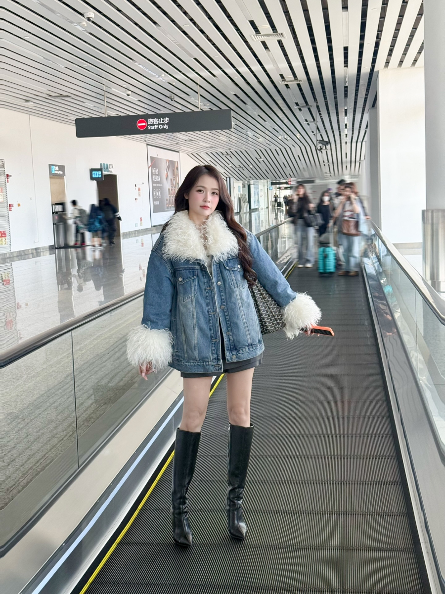 Cách phối của Sam luôn hướng đến sự tiết chế, tránh các chi tiết quá cá tính để tổng thể trông nhẹ nhàng